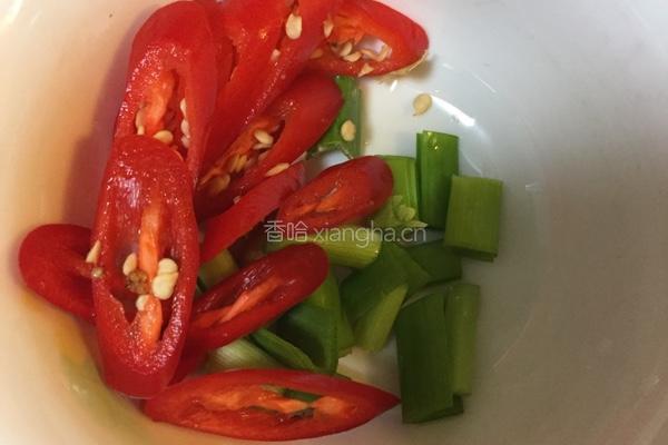 素炒蟹味菇的做法图解1