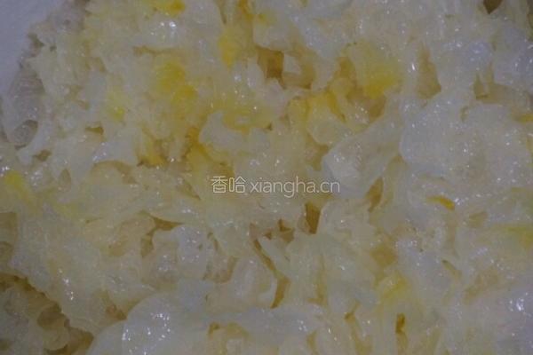 红枣雪梨银耳羹的做法图解2