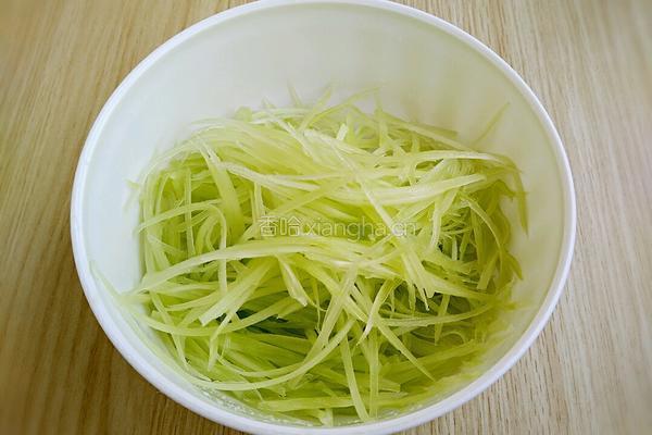 凉拌莴笋的做法图解3