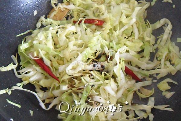 圆白菜炒粉丝的做法图解4