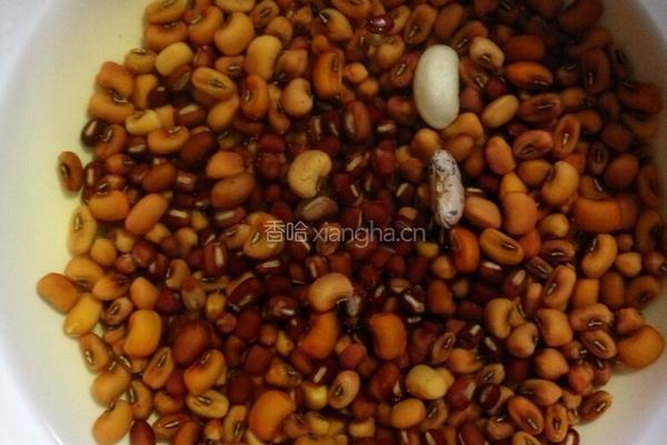腊八粥的做法图解1