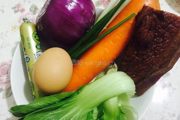 腊肉火腿肠炒饭的做法图解1