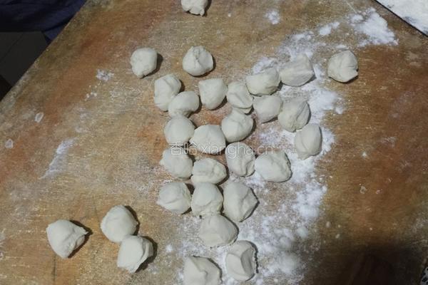 芹菜羊肉饺子的做法图解5