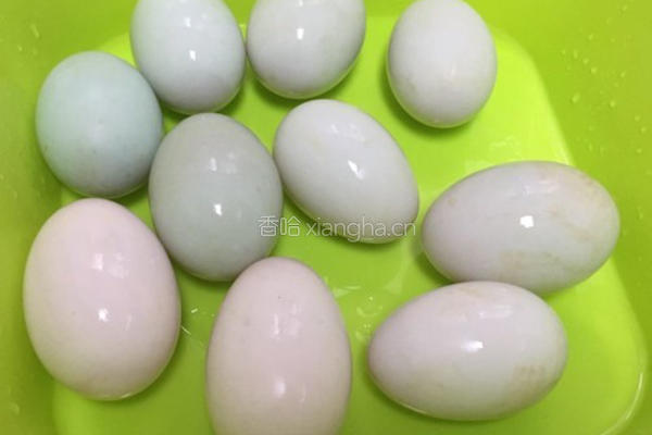 卤双黄海鸭蛋的做法图解1