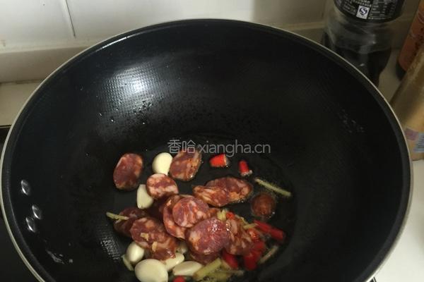 青菜炒香肠的做法图解2