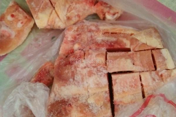 土豆炖鸡腿的做法图解1