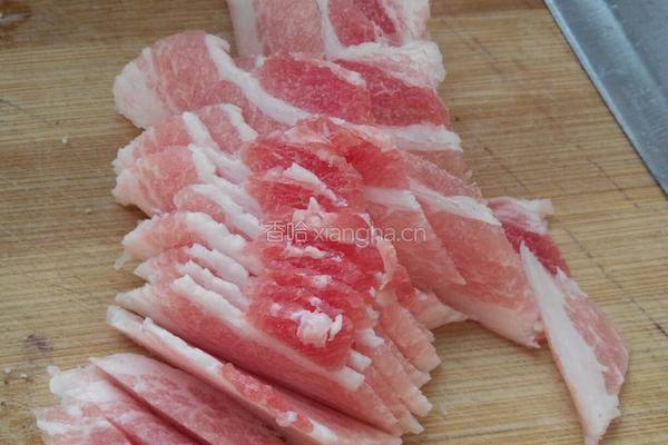豆芽炒肉的做法图解2
