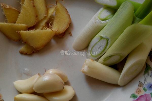 子蒜酸菜烧肥肠的做法图解7