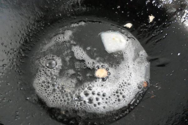 子蒜酸菜烧肥肠的做法图解15