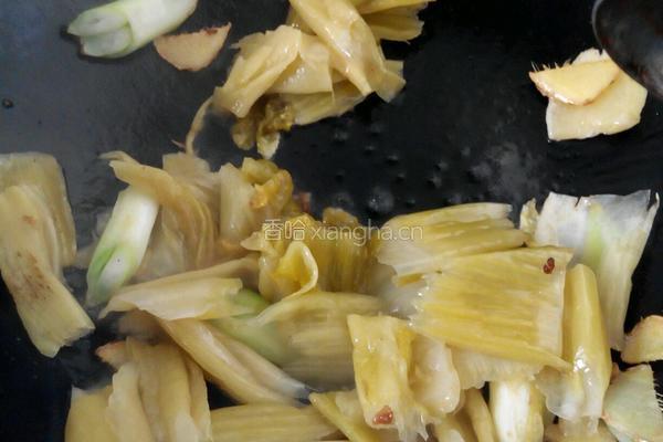 子蒜酸菜烧肥肠的做法图解17
