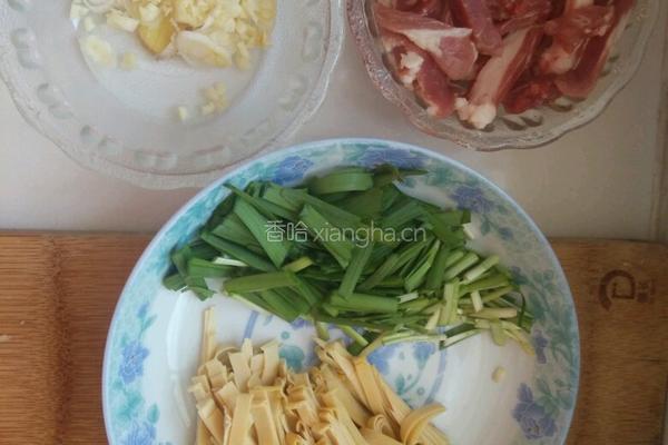 豆芽小炒的做法图解1