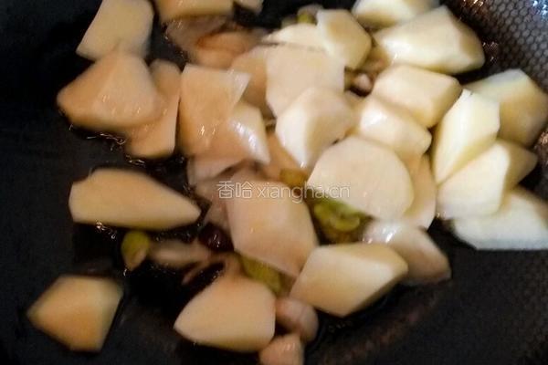 土豆炒鸡块的做法图解5