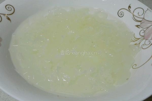 凤梨雪梨银耳羹的做法图解5