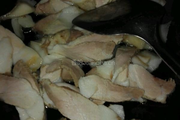 蒜苗炒肉的做法图解2