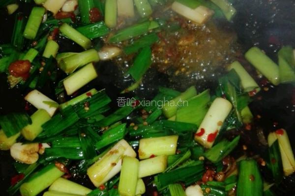 蒜苗炒肉的做法图解3