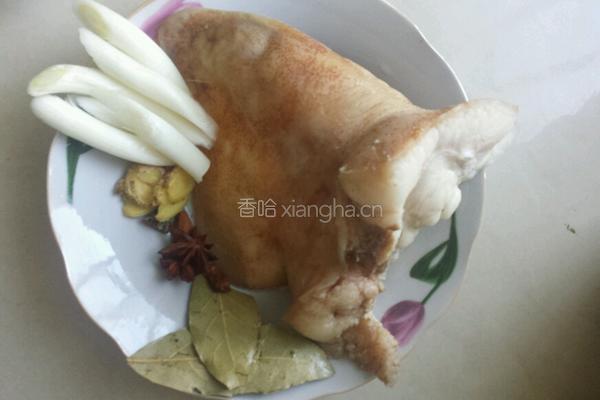 凉拌猪耳朵的做法图解1
