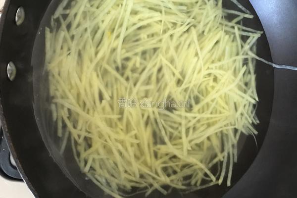 花椒油凉拌土豆丝的做法图解5