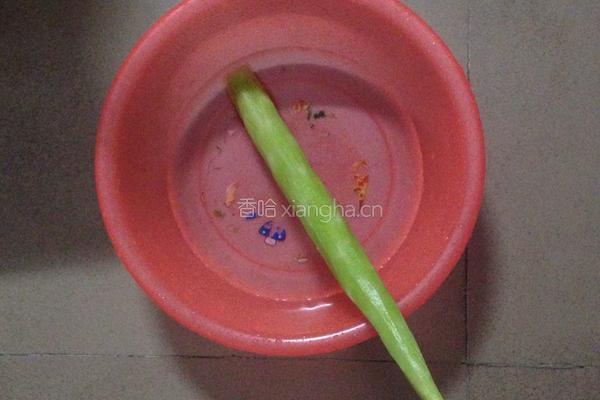 凉拌莴笋的做法图解1