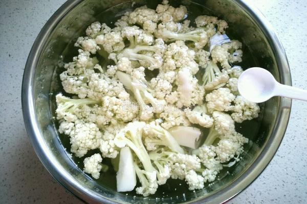 干煸菜花的做法图解2