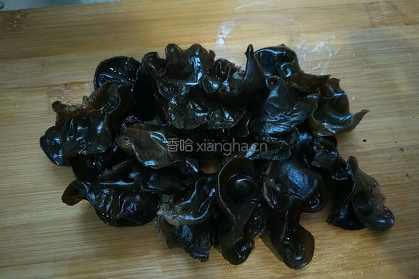 西葫木耳炒贝丁的做法图解3