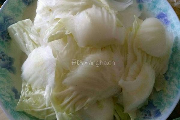 木耳白菜片的做法图解2