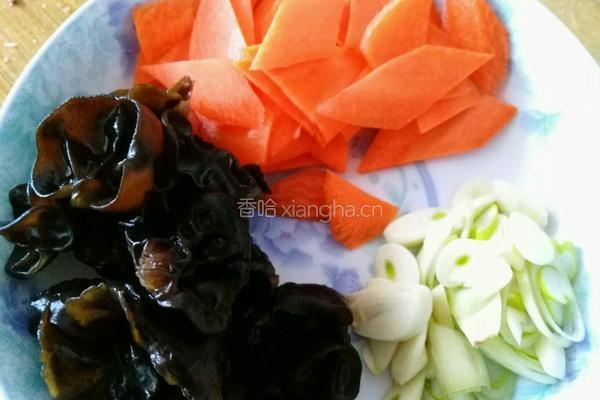 木耳白菜片的做法图解3