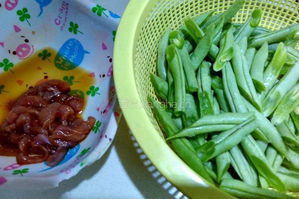 豆角炒肉丝的做法图解1