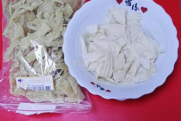 豆皮、红辣椒、青辣椒炒肉片的做法图解3