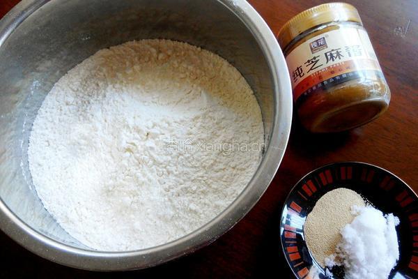 芝麻酱花卷的做法图解1