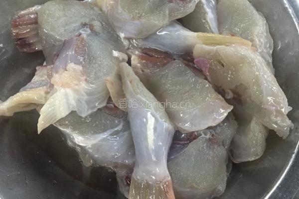 姜茸焖鸡甫鱼的做法图解2