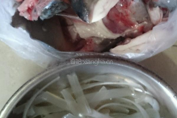 鱼头汤的做法图解1