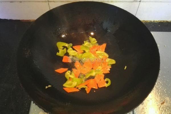 溜小牛肉丁的做法图解5