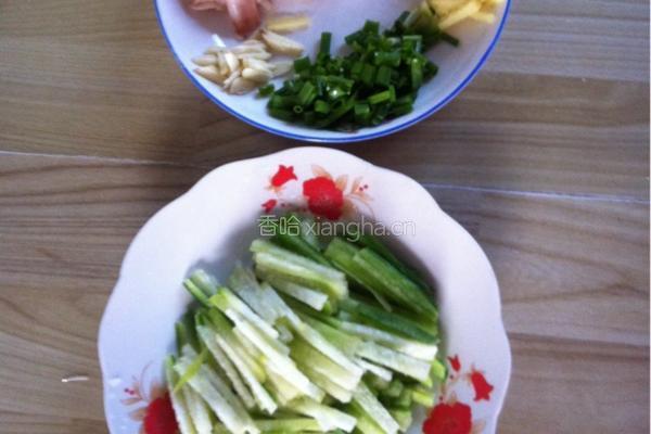 萝卜烧乌贼的做法图解2