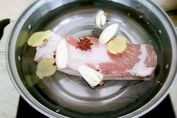 蒜泥白肉的做法图解1