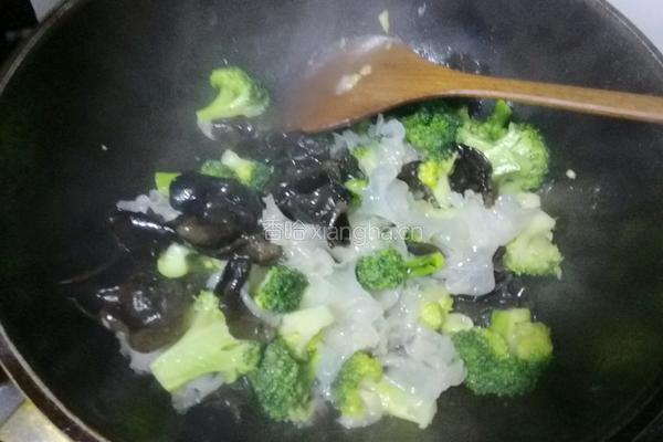 双耳炒西兰花的做法图解12