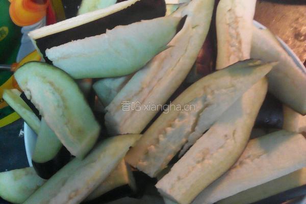 土豆烧茄子的做法图解1