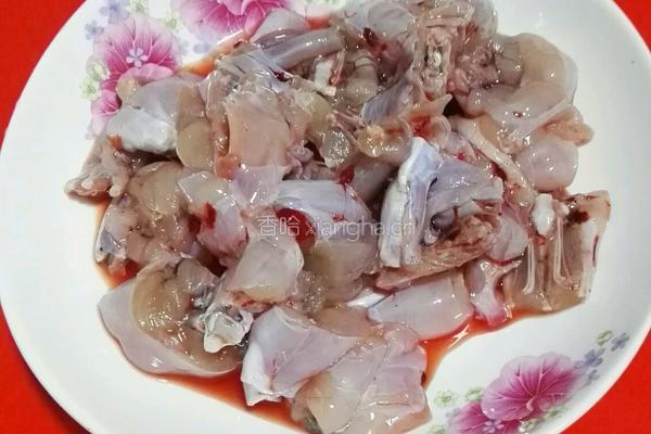 爆炒牛蛙的做法图解1
