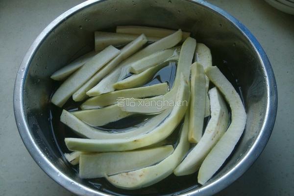 凉拌茄子的做法图解1