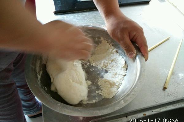 肉包子的做法图解2