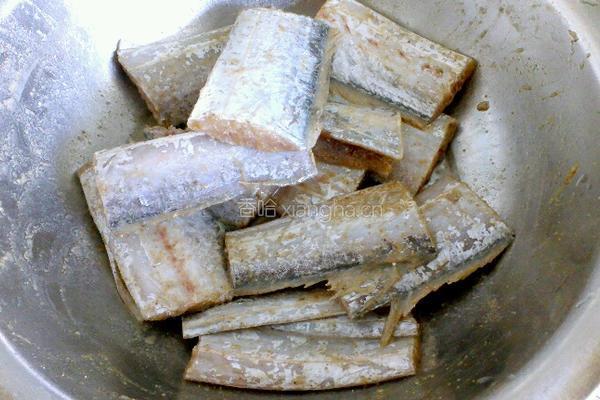 酥香带鱼的做法图解3