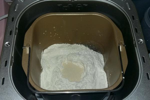 牛奶吐司的做法图解1