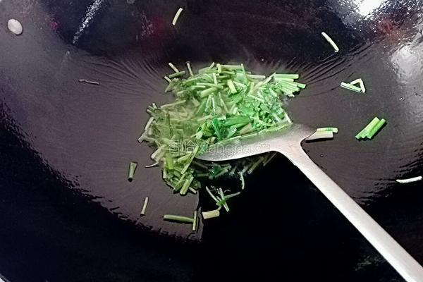 青蒸鲈鱼的做法图解6