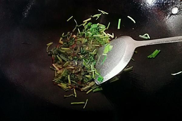 青蒸鲈鱼的做法图解7