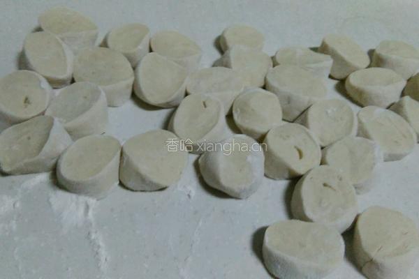 擀饺子皮的做法图解1