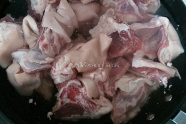 红烧湖羊肉的做法图解1