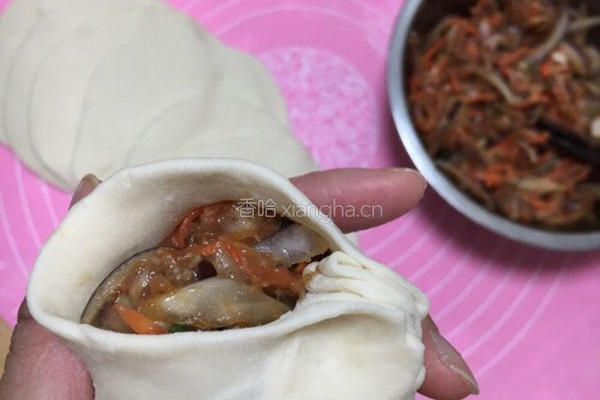 胡萝卜洋葱猪肉馅饼的做法图解6