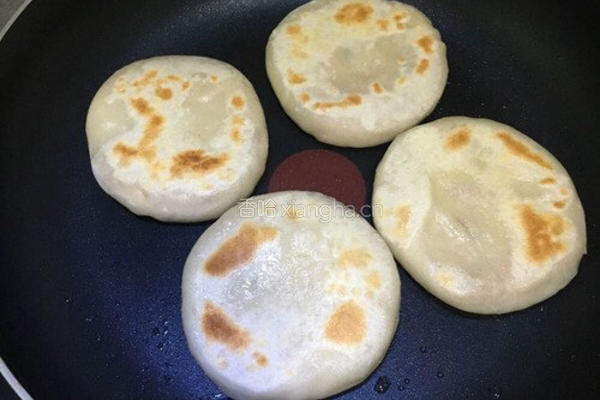 胡萝卜洋葱猪肉馅饼的做法图解9