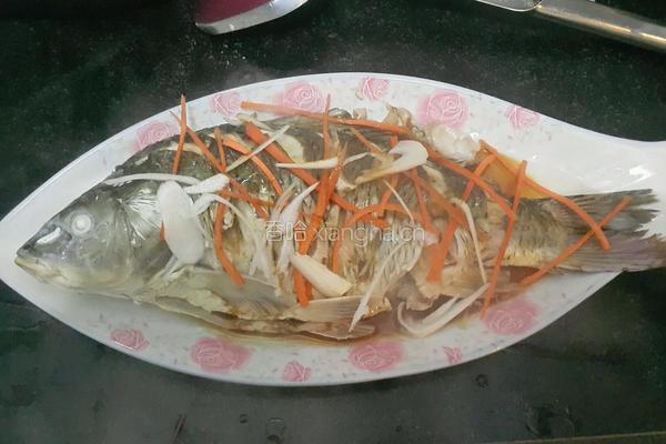葱油鲤鱼的做法图解3