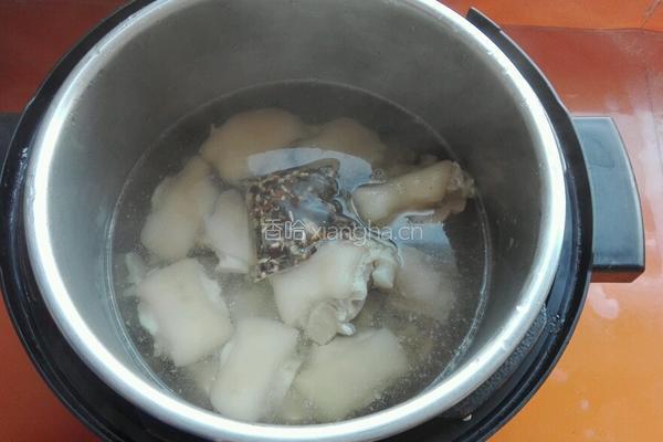 酱香猪蹄的做法图解3
