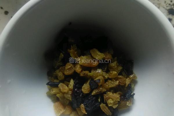 果干指纽扣球的做法图解2